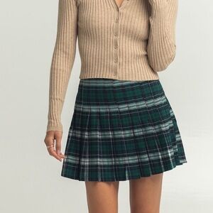 Green plaid pleated skirt
